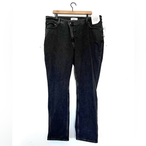 NWT Abercrombie & Fitch Ultra High Rise 90s Slim Straight Jean - Picture 2 of 10